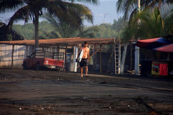 Jason con snapped board.