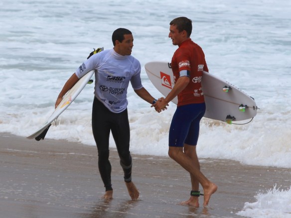 Great sportsmanship... WCT Adriano De Souza congratulating underdog Matt Banting on heat win 