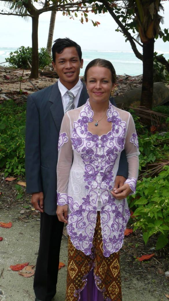 The Happy Couple ... getting hitched traditional Indo style! 